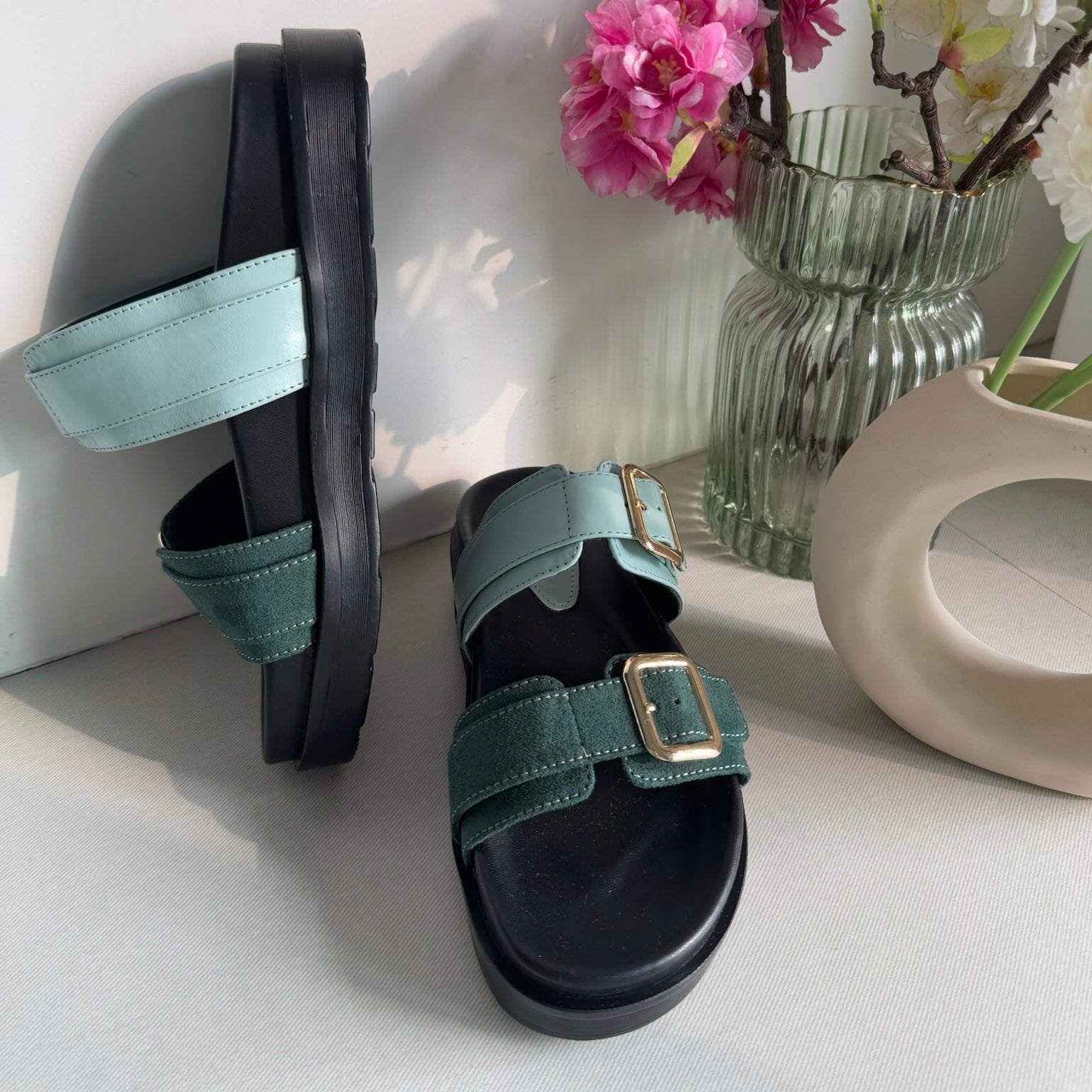 Oxford - The Ultimate Buckle Strap Sliders